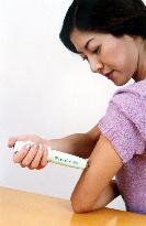Shimadzu to sell needle-free insulin injector